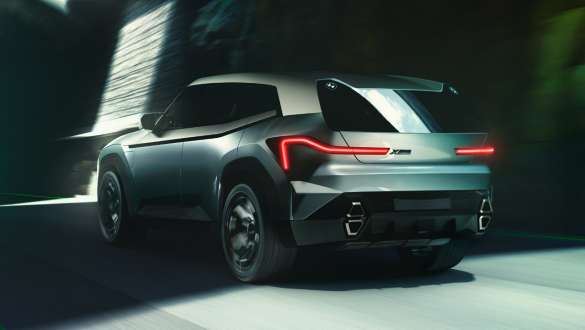 BMW Concept XM (G09), Visão traseira 3/4, dirigindo BMW Concept XM (G09), Visão traseira 3/4, dirigindo
