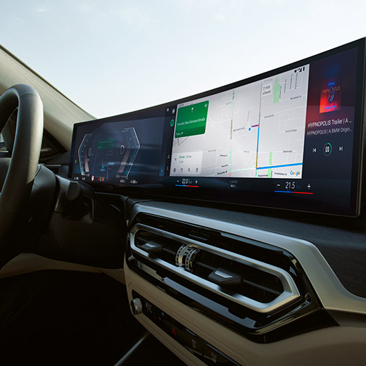 Percursos com carga otimizada no BMW Curved Display.